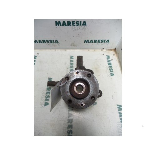 Renault - Kangoo - Knuckle, front right