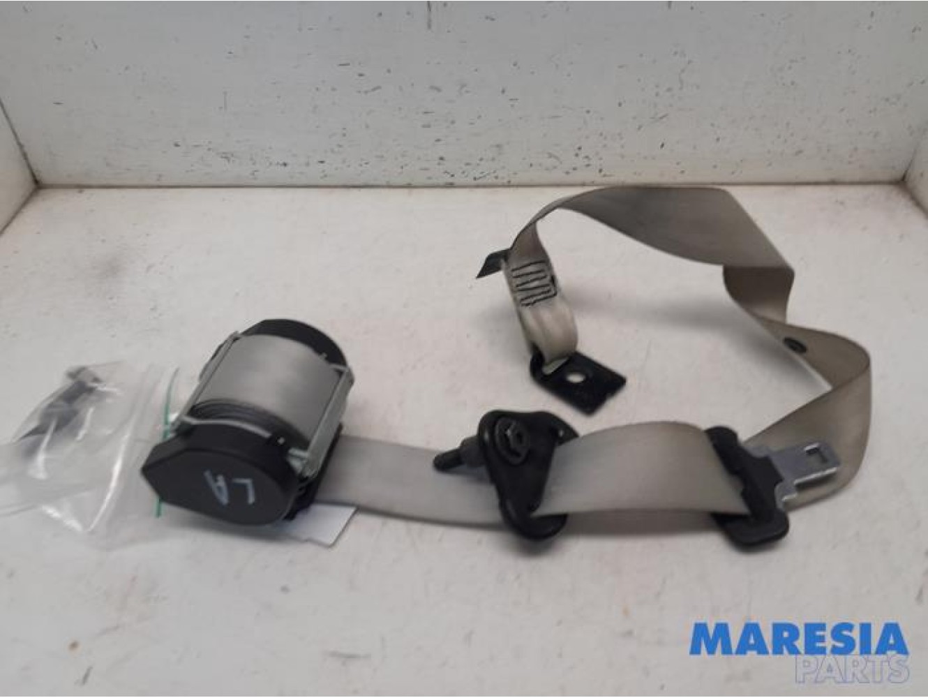 Renault - Megane - Rear seatbelt, left