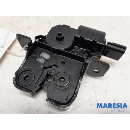 Renault - Megane - Tailgate lock mechanism