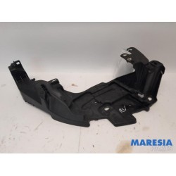 Renault - Megane - Cadre phare droit