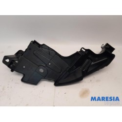Renault - Megane - Cadre phare droit