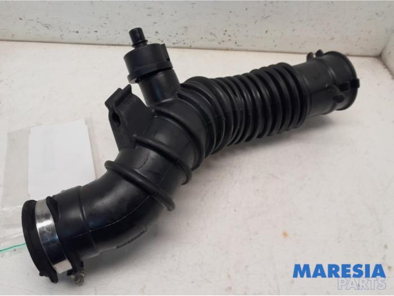 Renault - Megane - Air intake hose