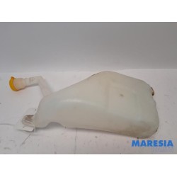 Renault - Megane - Front windscreen washer reservoir