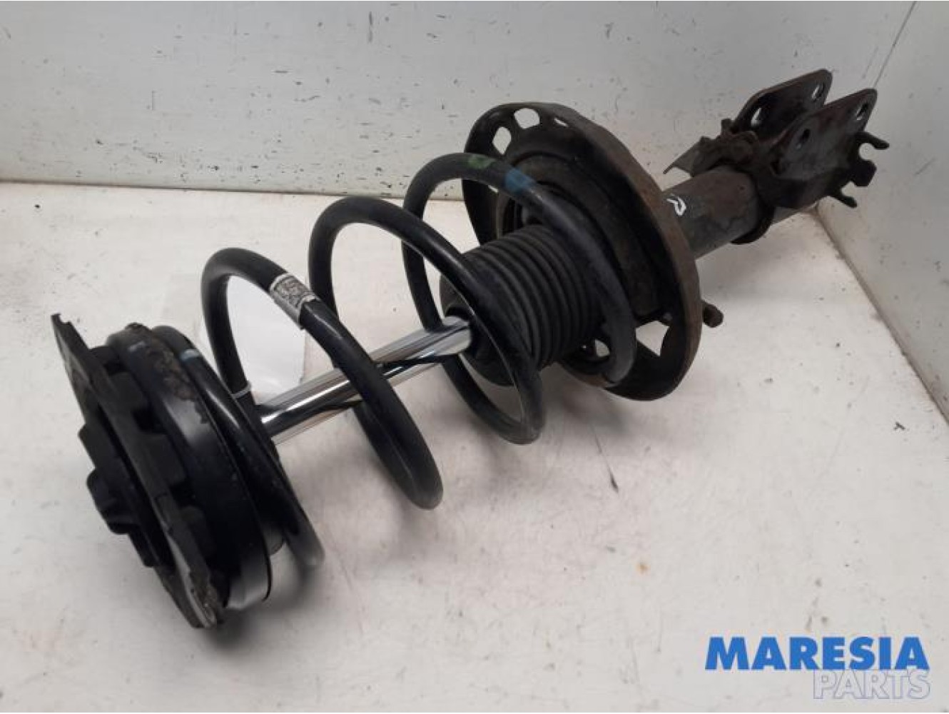 Renault - Megane - Front shock absorber rod, right