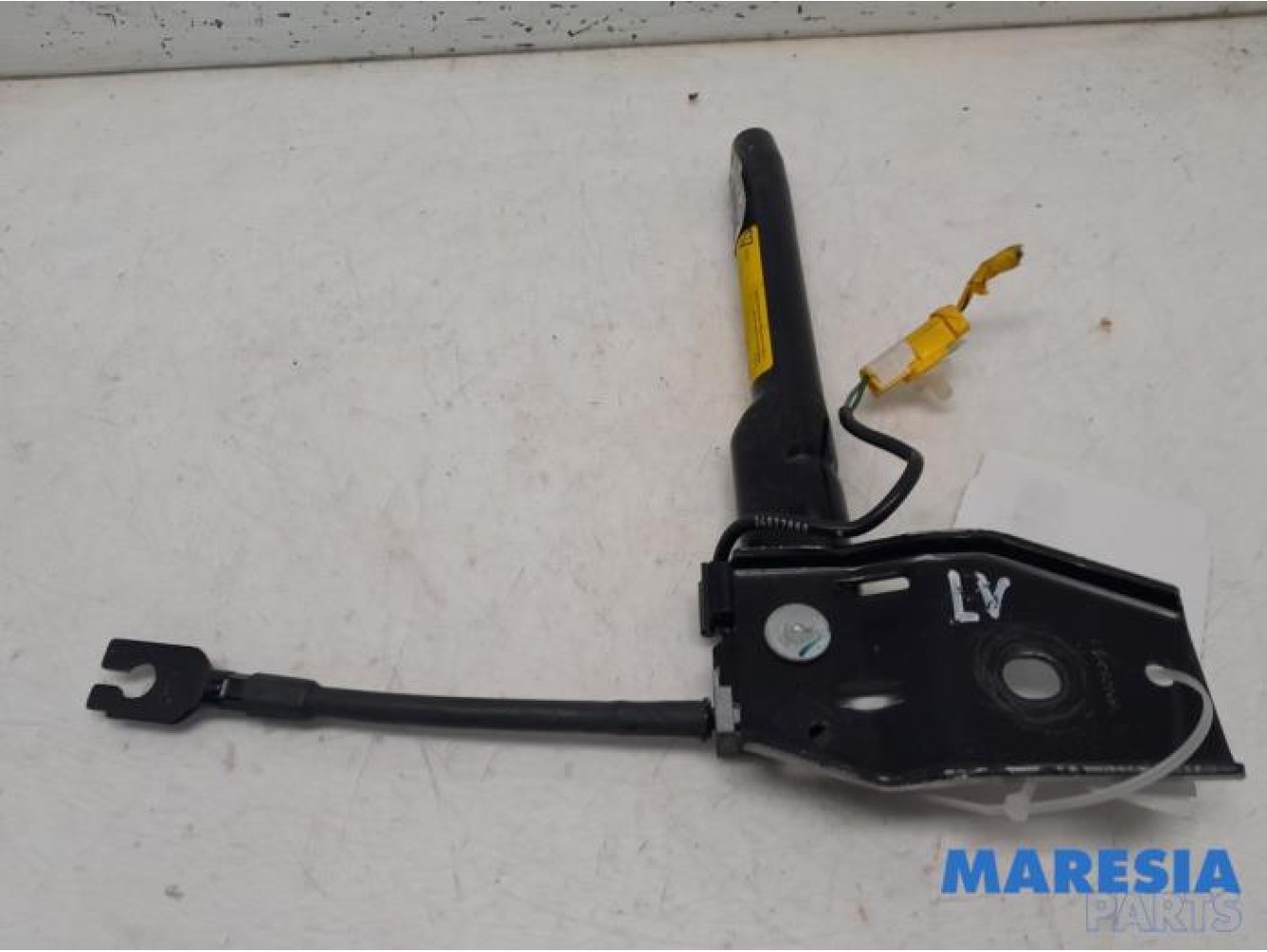 Lancia - Delta - Seatbelt tensioner, left