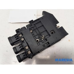 Renault - Megane - Voltage regulator