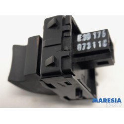 Renault - Megane - Electric window switch