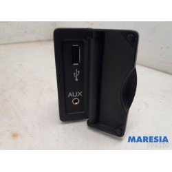 Renault - Megane - AUX / USB connection