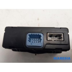 Renault - Megane - AUX / USB connection