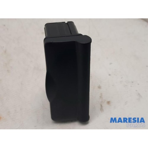 Renault - Megane - AUX/USB aansluiting