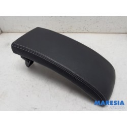 Renault - Megane - Armrest