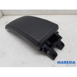 Renault - Megane - Armrest