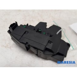 Citroen - C4 Cactus - Tailgate lock mechanism