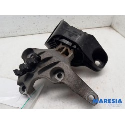 Renault - Clio - Engine mount