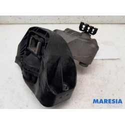 Renault - Clio - Engine mount