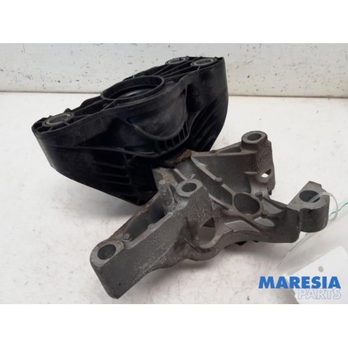 Renault - Clio - Engine mount