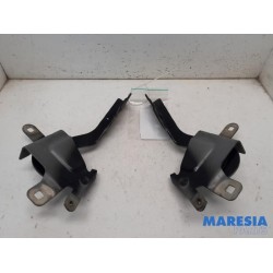 Renault - Clio - Bonnet Hinge
