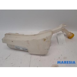 Renault - Clio - Front windscreen washer reservoir