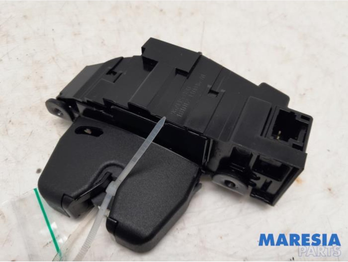 Peugeot - Partner - Tailgate lock mechanism