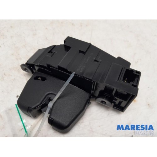Peugeot - Partner - Tailgate lock mechanism