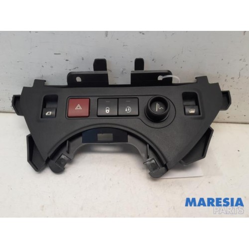 Peugeot - Partner - Panic lighting switch
