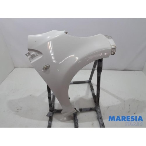 Peugeot - 107 - Front wing, right
