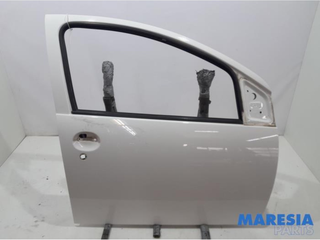 Peugeot - 107 - Front door 4-door, right