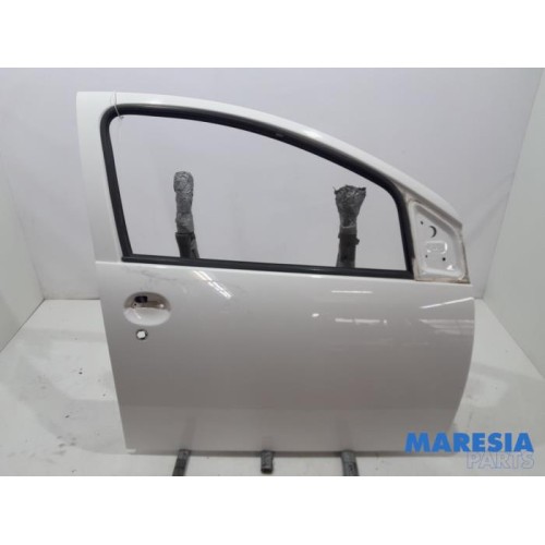 Peugeot - 107 - Front door 4-door, right