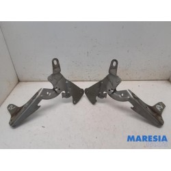 Renault - Espace - Bonnet Hinge
