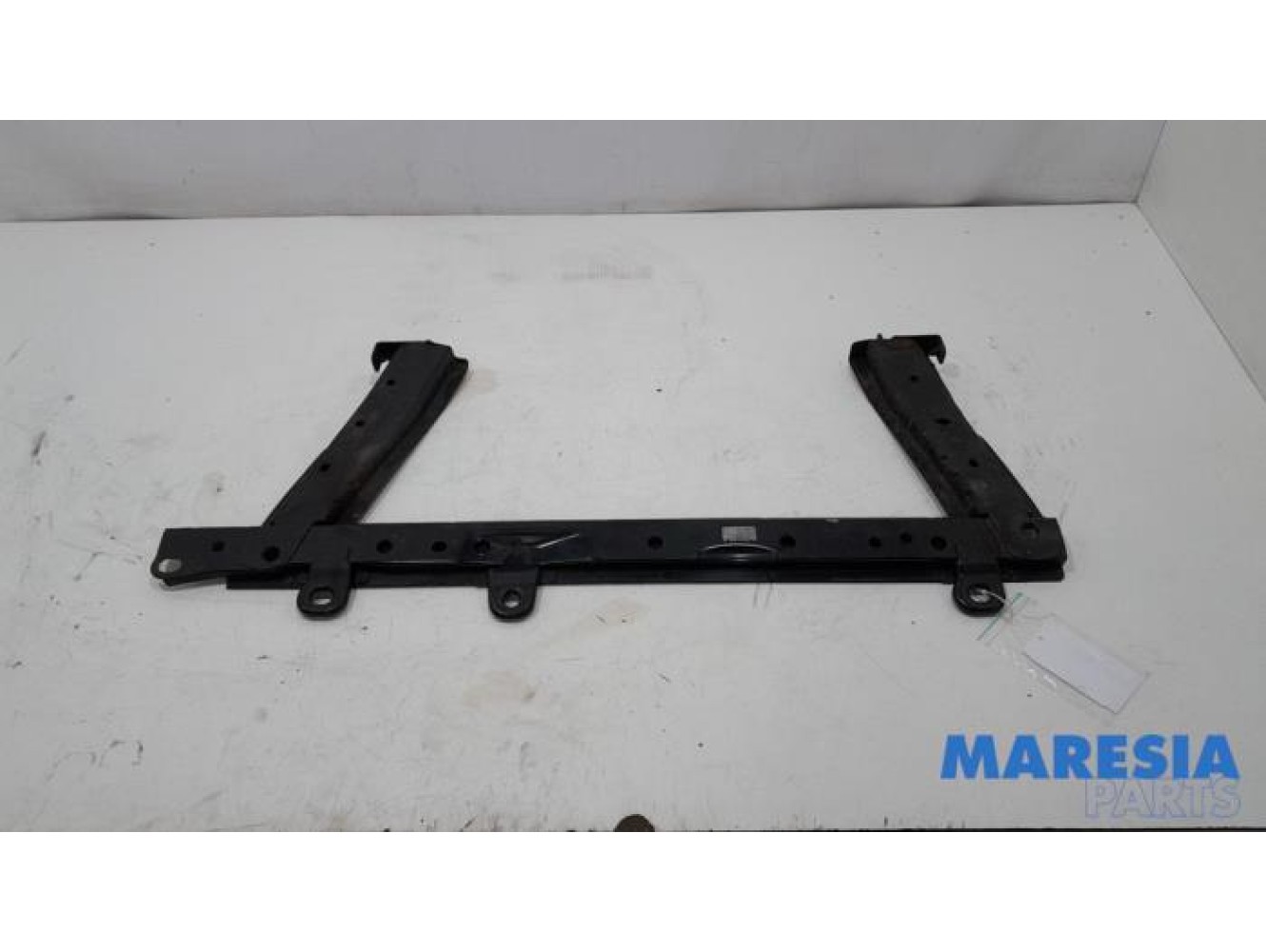 Renault - Clio - Radiator bar