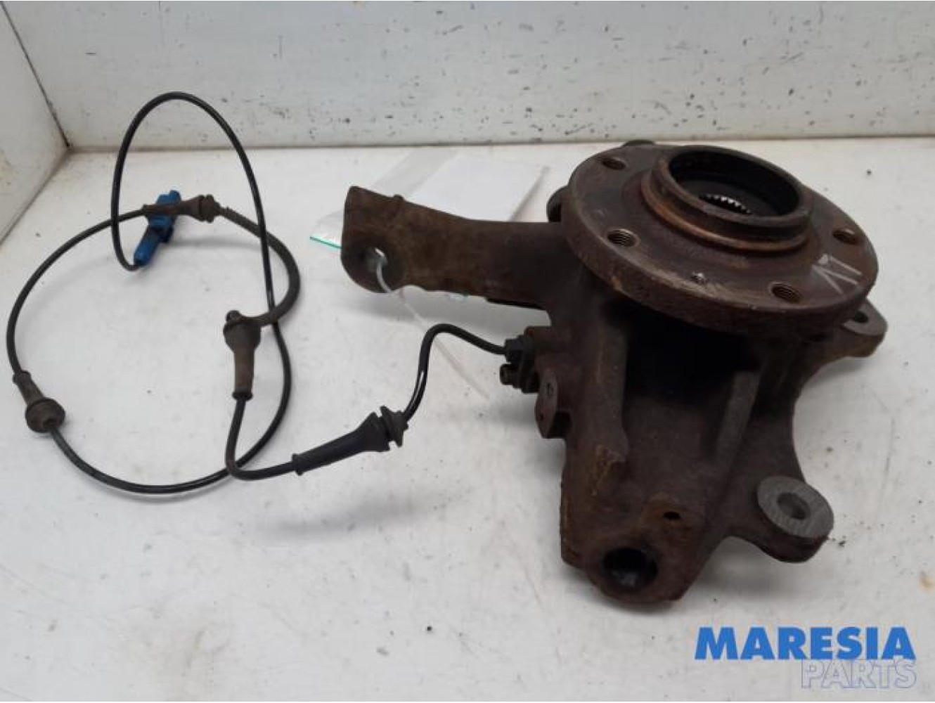 Citroen - C5 - Fusee links-voor