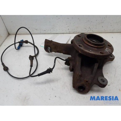 Citroen - C5 - Fusee links-voor