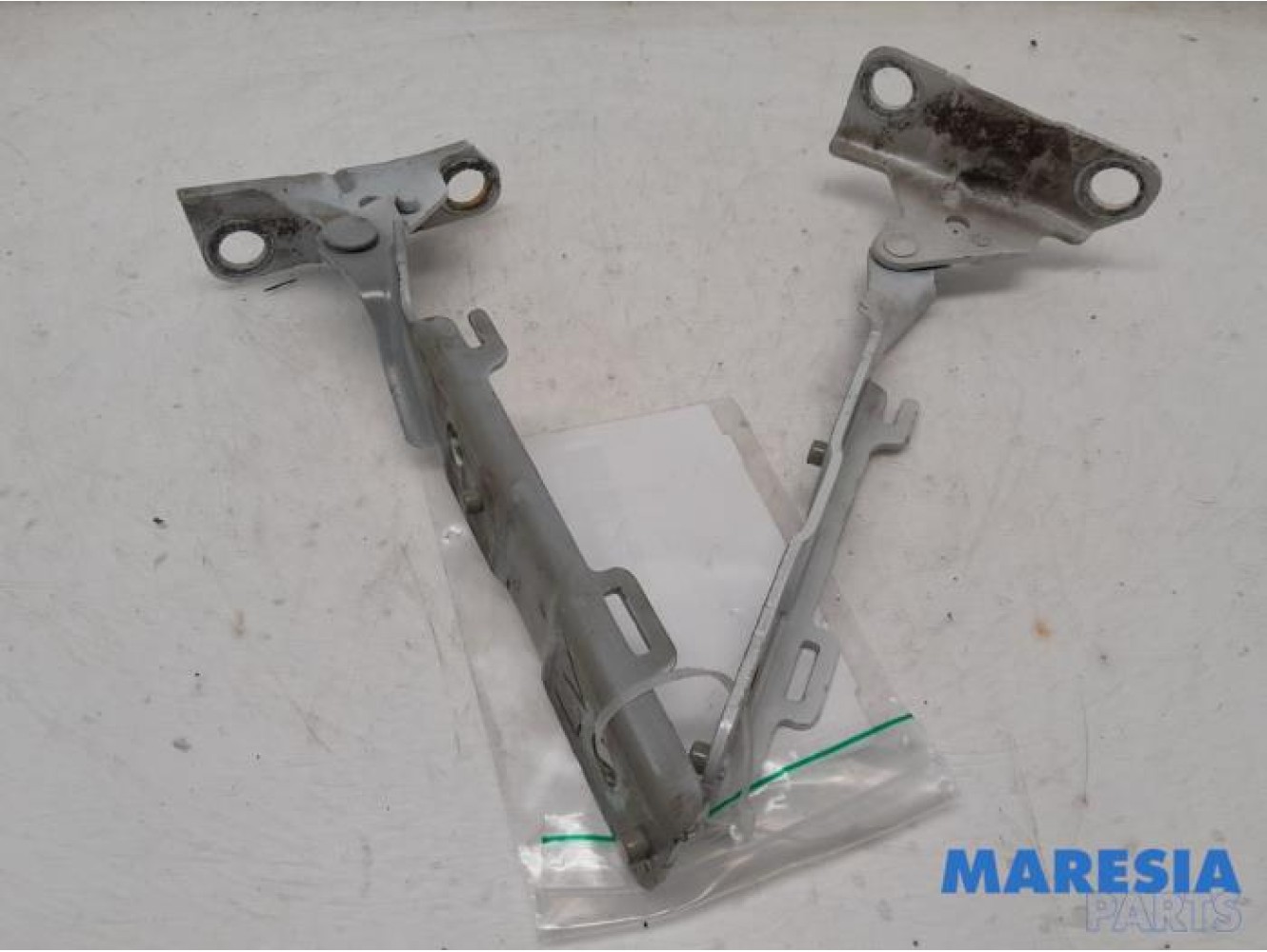Citroen - C5 - Bonnet Hinge