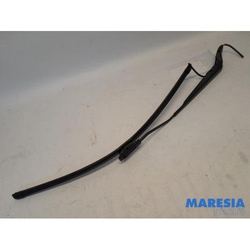 Citroen - C4 Cactus - Front wiper arm