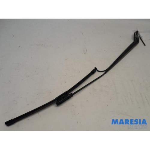 Citroen - C4 Cactus - Front wiper arm