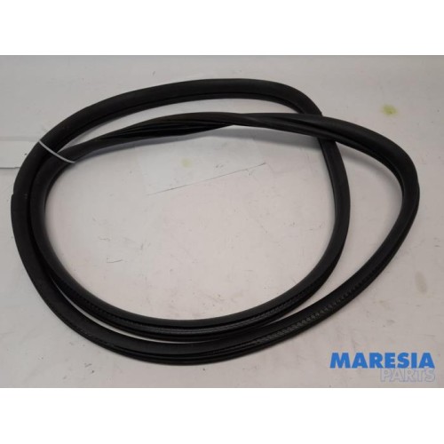 Fiat - Panda - Rear door seal 4-door, right