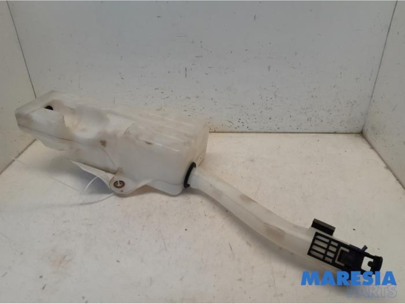 Fiat - Panda - Front windscreen washer reservoir