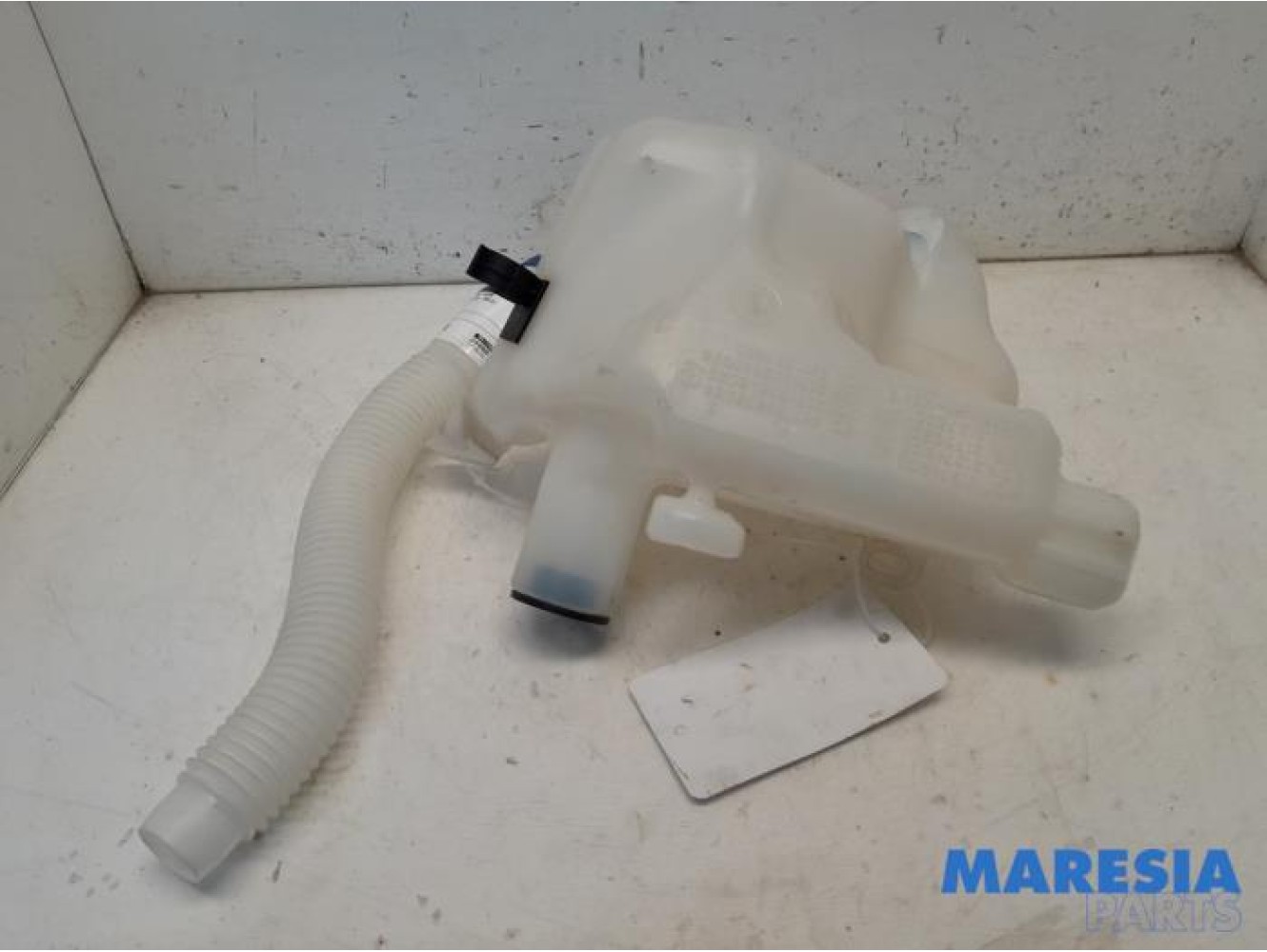 Peugeot - Partner - Front windscreen washer reservoir