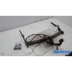 Renault - Clio - Towbar