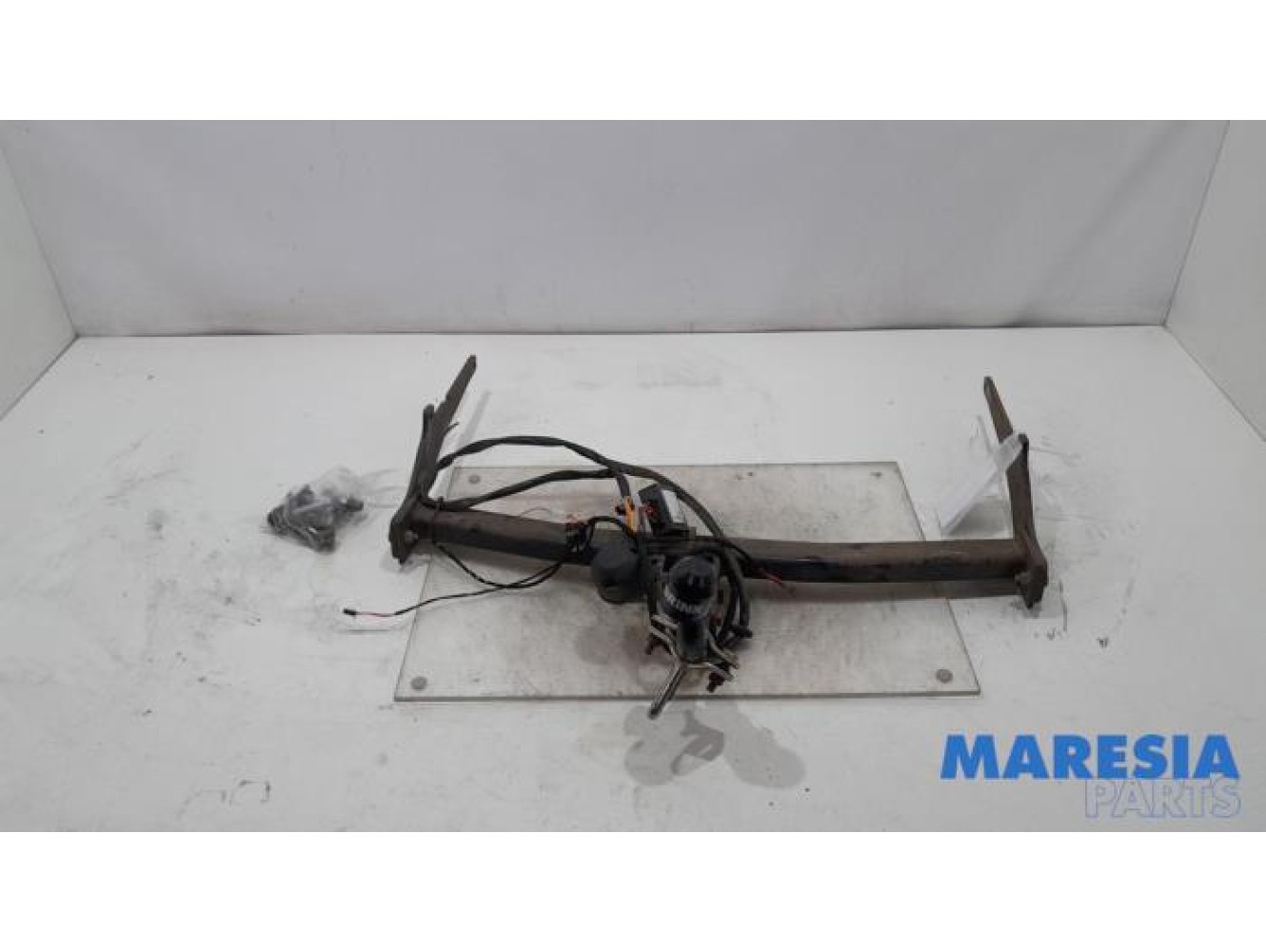 Renault - Clio - Towbar