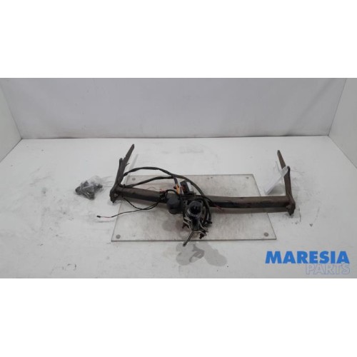 Renault - Clio - Towbar