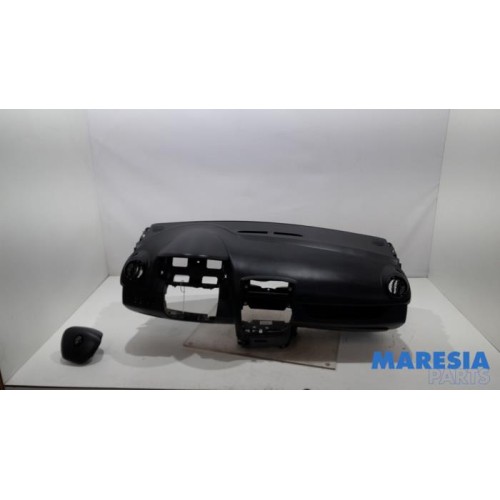 Renault - Clio - Airbag set + dashboard