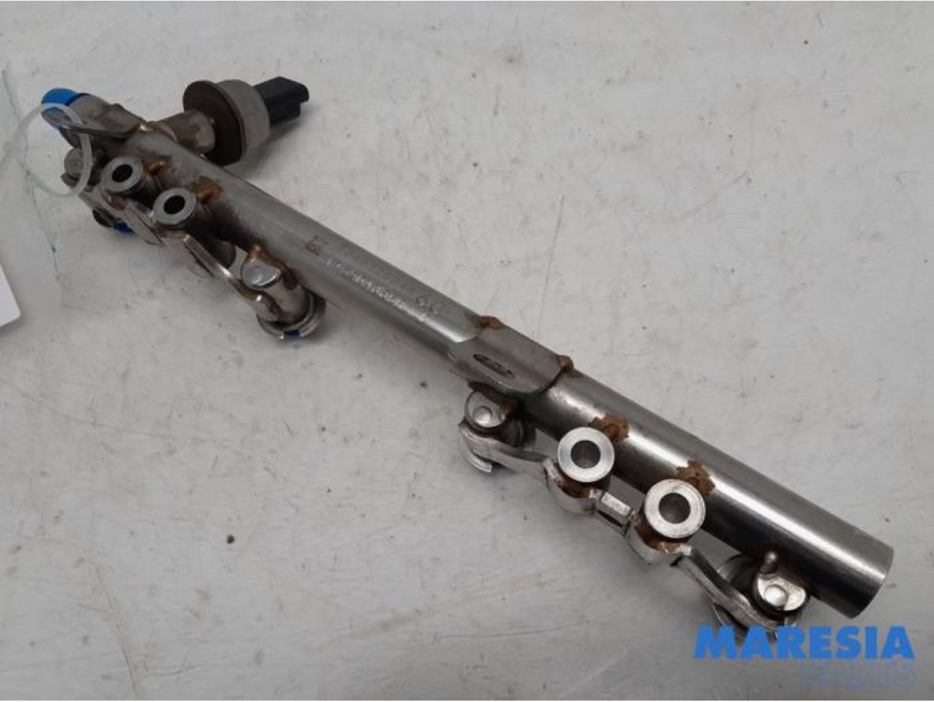 Renault - Clio - Fuel injector nozzle
