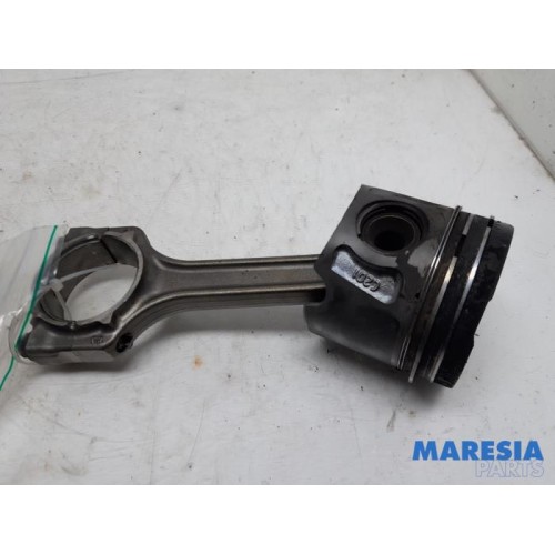 Fiat - Doblo - Connecting rod