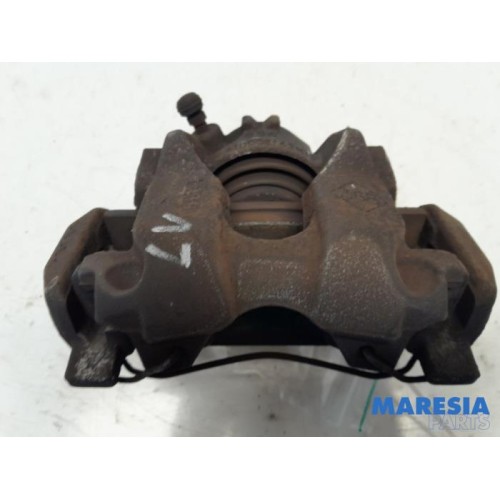 Renault - Twingo - Front brake calliper, left