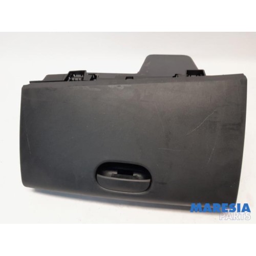 Renault - Twingo - Glovebox