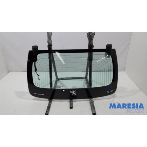 Peugeot - 107 - Rear window