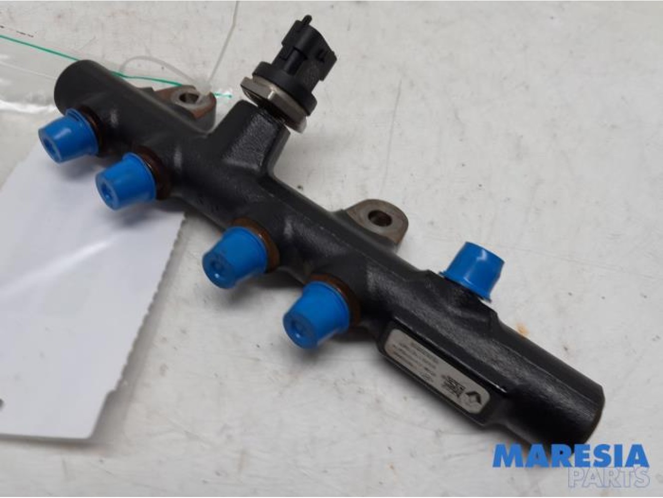 Renault - Clio - Fuel injector nozzle