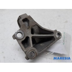 Renault - Trafic - Support (miscellaneous)