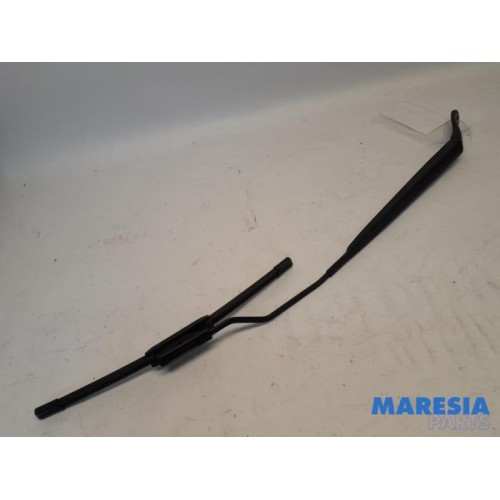 Citroen - DS3 - Front wiper arm